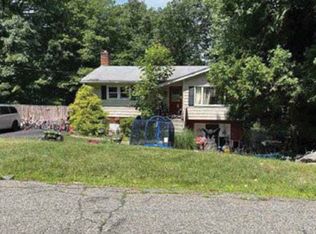 140 Rollins Trl, Hopatcong, NJ 07843
