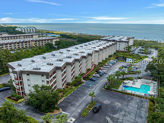 2nd image of 40 Folly Field Rd Unit 104