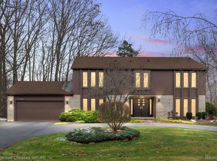 30184 High Valley Rd, Farmington Hills, MI 48331