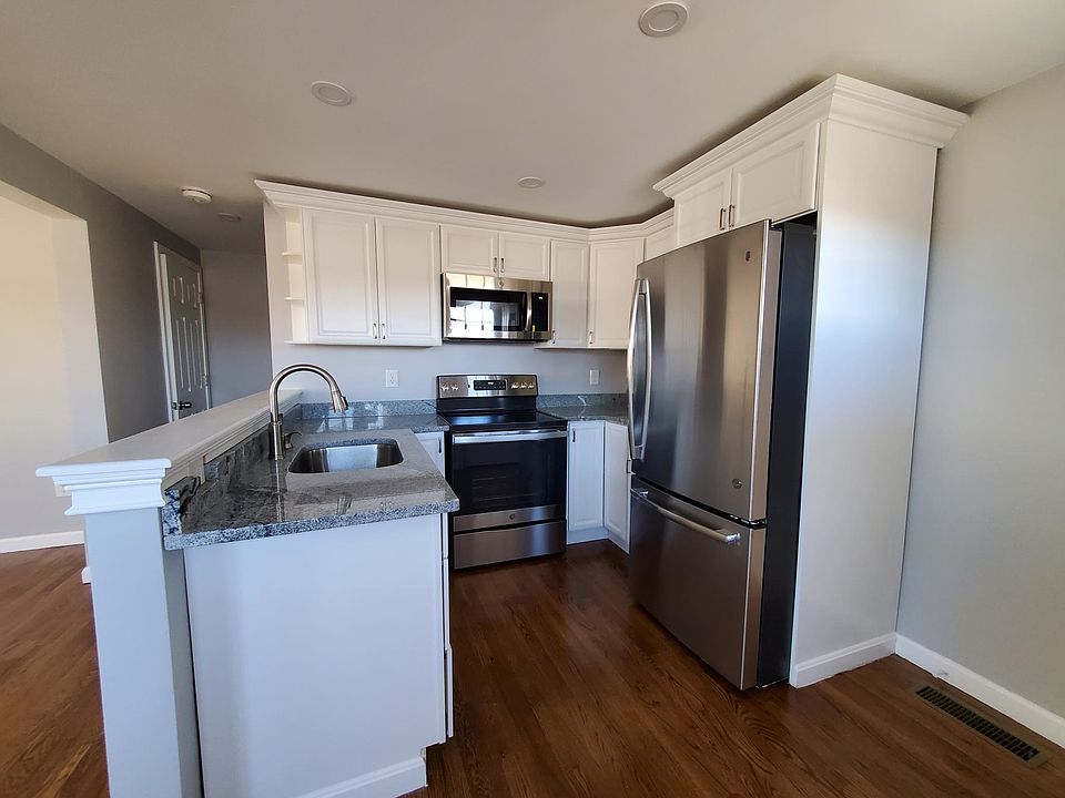 1st image of 67 Marion St Floor 1