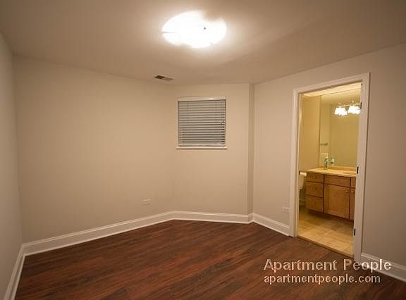 4th image of 954 W Cuyler Ave APT G
