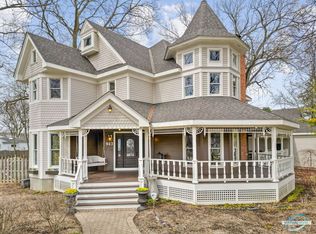 942 Hawthorne Ln, Geneva, IL 60134