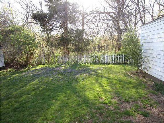 5th image of 169 Knollwood Ave