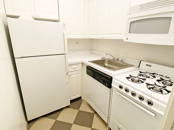 3rd image of 340 E 51st St APT 2B