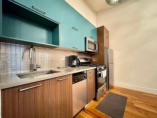 3rd image of 372 Kosciuszko St #144