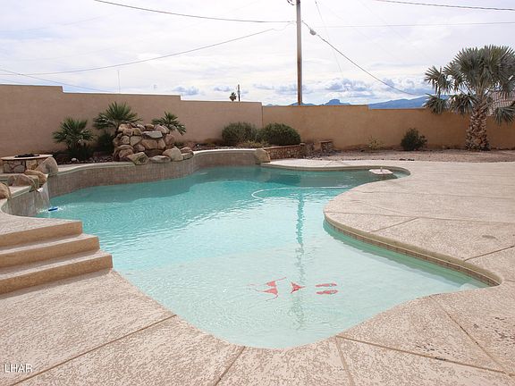 4th image of 3156 Shoshone Dr