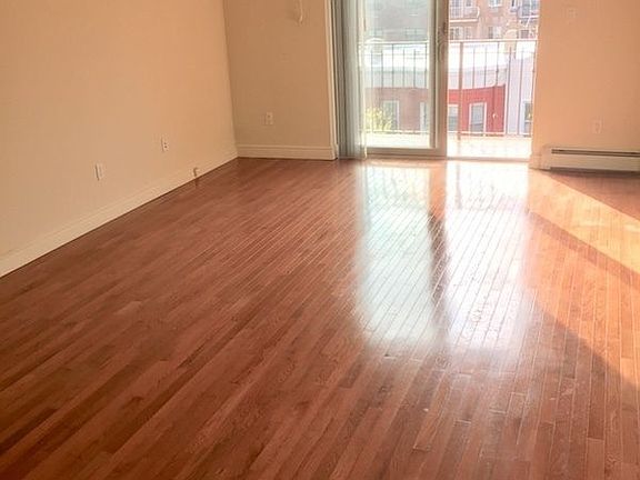4th image of 2825 36th St APT 4
