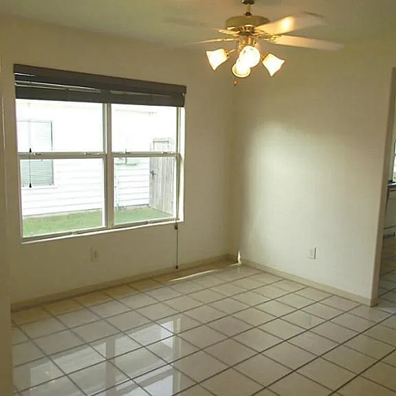 7930 Ginger Park Dr — Photo 10