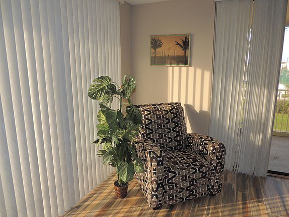 4th image of 850 N Atlantic Ave APT 201