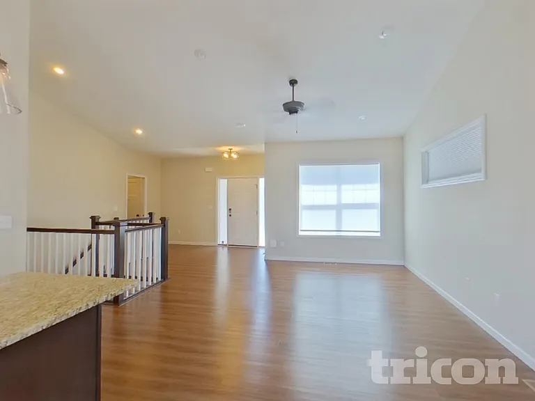 1341 Meadow Ln — Photo 3