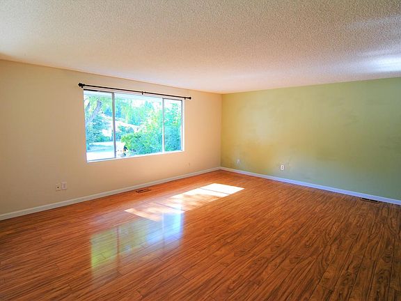 3rd image of 1021 Gellatly St