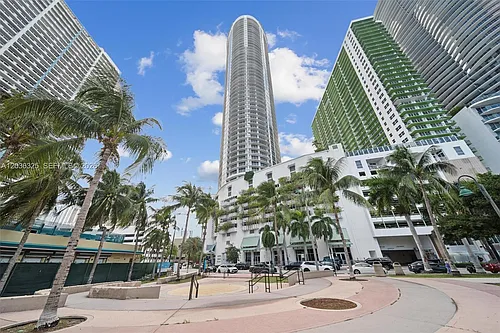 1750 N Bayshore Dr Photo 1