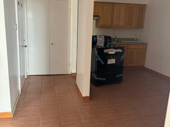 1122 S 8th St #3B, Philadelphia, PA 19147