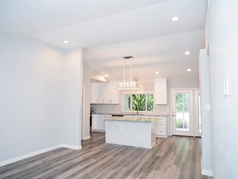 109 Walnut St — Photo 2