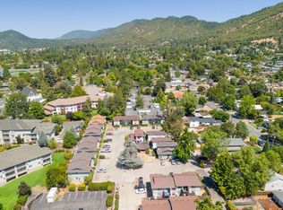 419 NE Silverwood Pl, Grants Pass, OR 97526