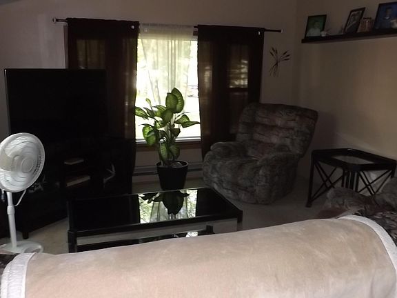 4th image of 104 Maple Bluff Ave