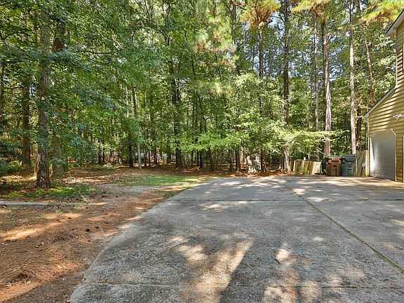 5th image of 805 Natchez Ct