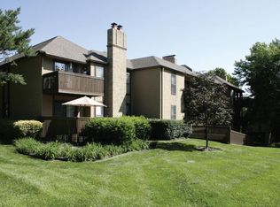8907 W 102nd Ter, Overland Park, KS 66212