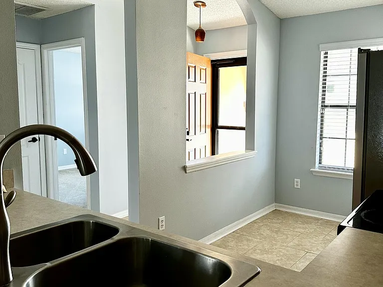 341 Redwood Ln — Photo 8
