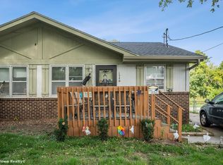 1540 E Pleasant View Dr, Des Moines, IA 50320