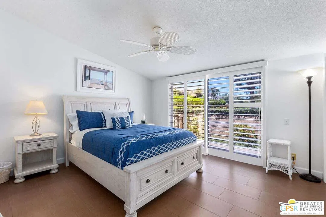 2 bed, 2.0 bath, 1271 sqft, $9,600 — Photo 3