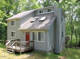 106 Briars Ct, Lackawaxen, PA 18435