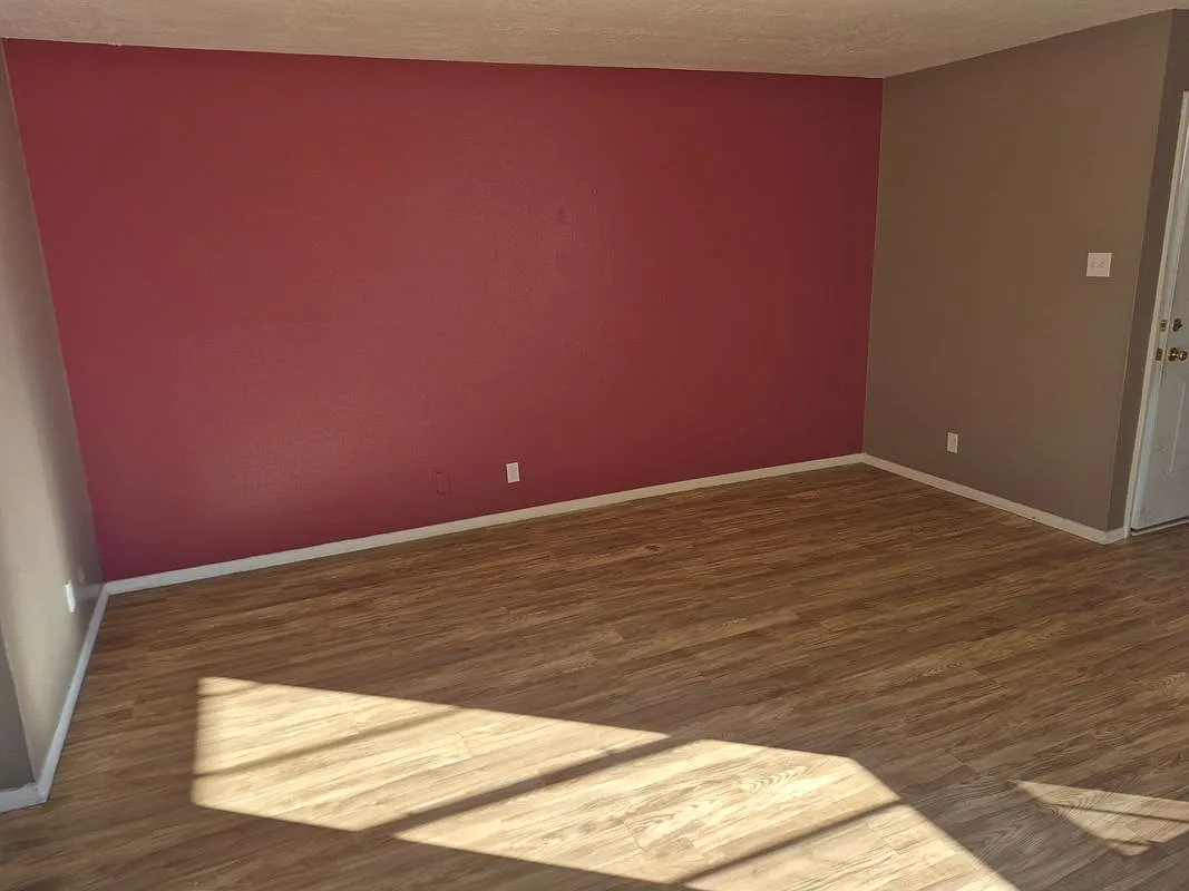 3 bed, 2.0 bath, 964 sqft, $1,450 — Photo 2