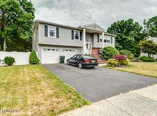 19 Pine Needle St, Howell, NJ 07731