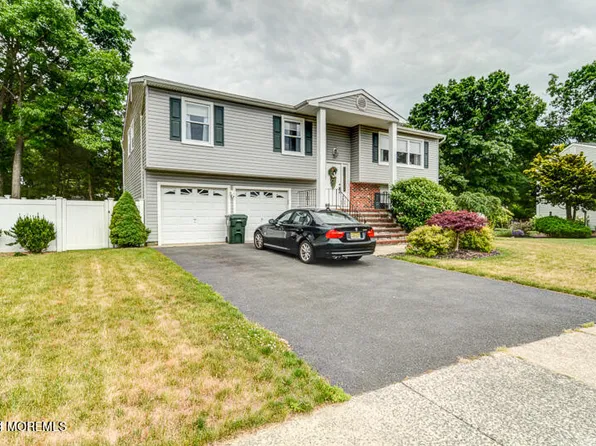 19 Pine Needle Street, Howell, NJ 07731