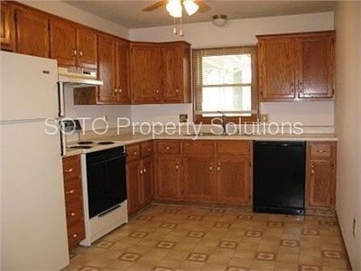 3rd image of 3709 Stonebridge Dr