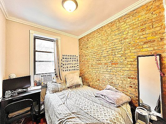 4th image of 220 E 32nd St #3A