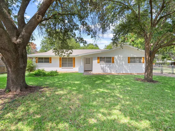 405 Vernon Castle Ave, Benbrook, TX 76126