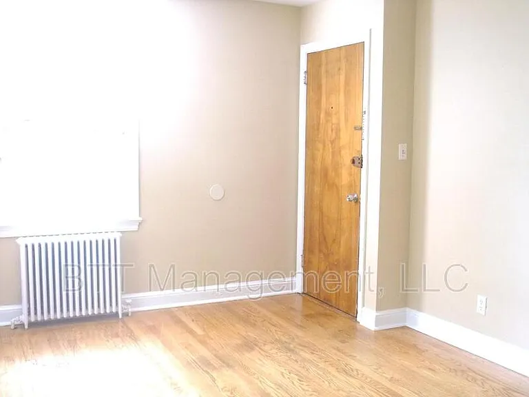 8401 Greenwood Ave #3 — Photo 4