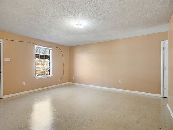 4th image of 3505 Golden Dr