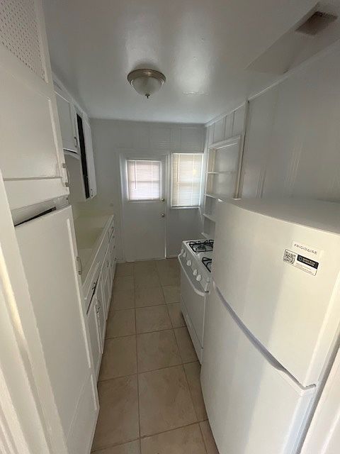1st image of 4764 Ingraham St #A