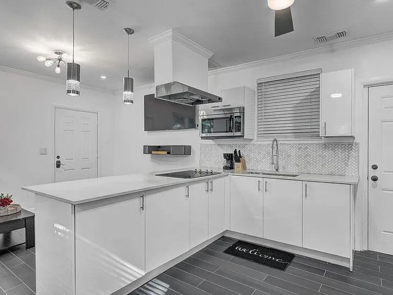 2608 W Swann Ave — Photo 3