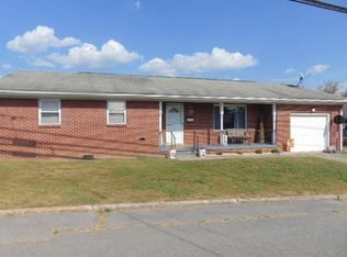 412 Chestnut Ave, Oak Hill, WV 25901