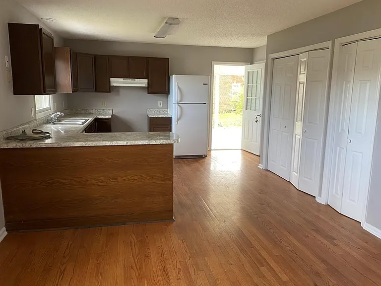 1306 Baxter St — Photo 4