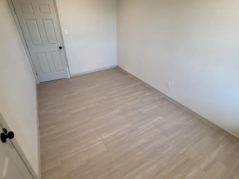 2417 Castroville Rd — Photo 16