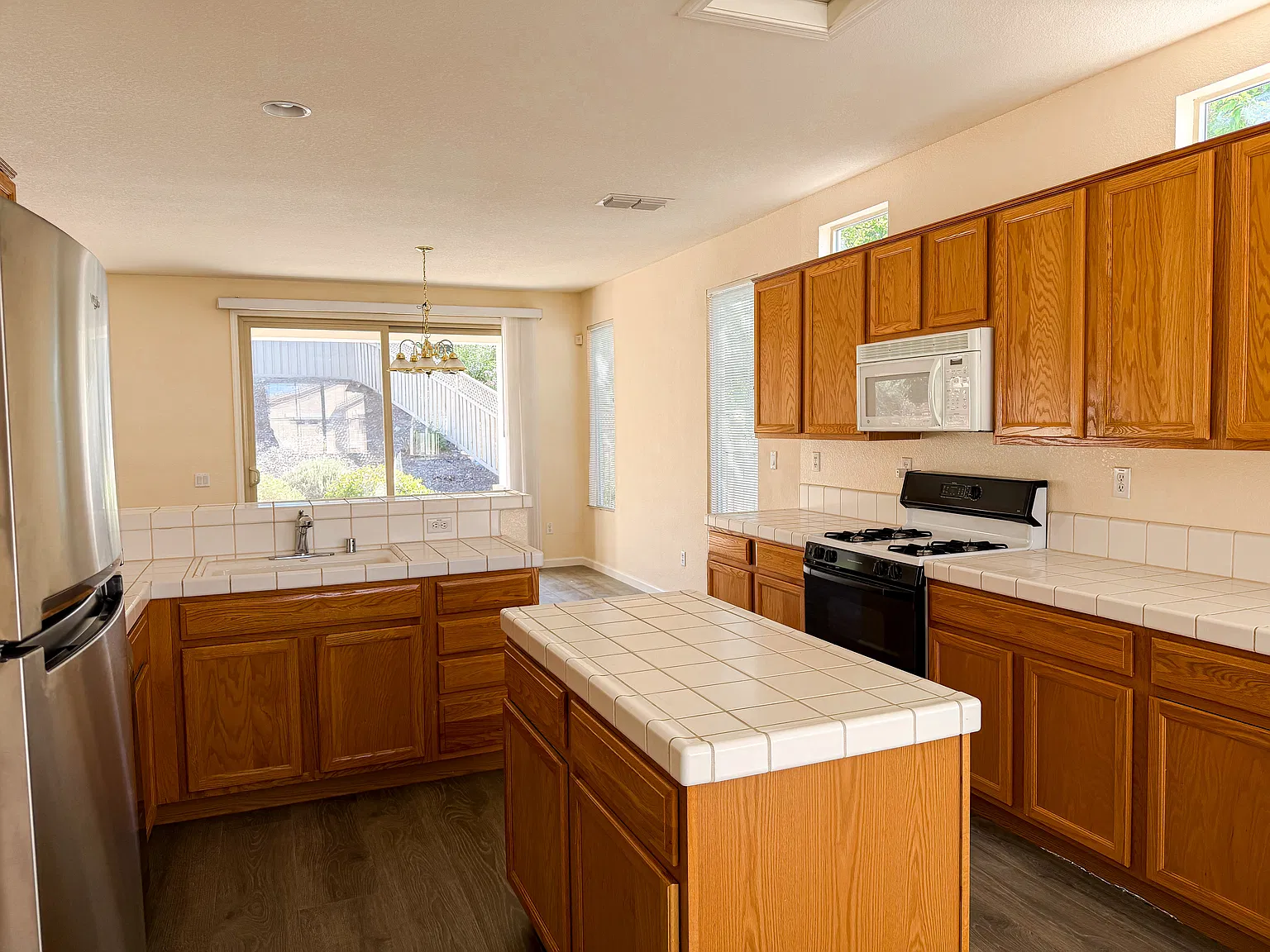 2 bed, 1886 sqft, $2,800 — Photo 4