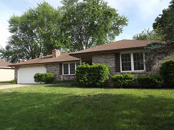 3rd image of 544 N Lake Dr