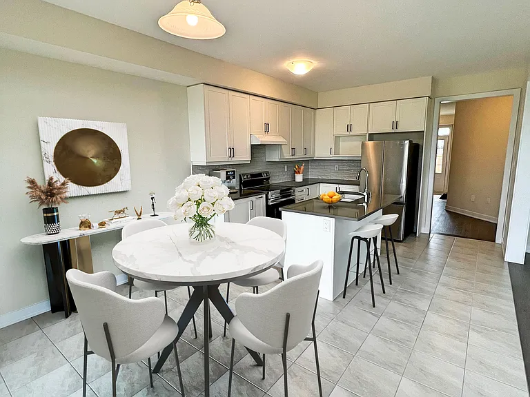 66 Aviron Cres — Photo 11