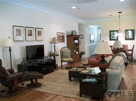 3rd image of 2582 Halleck Ln