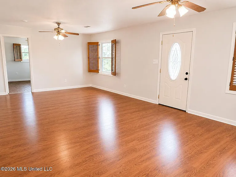 135 Pine Grove Ave — Photo 6