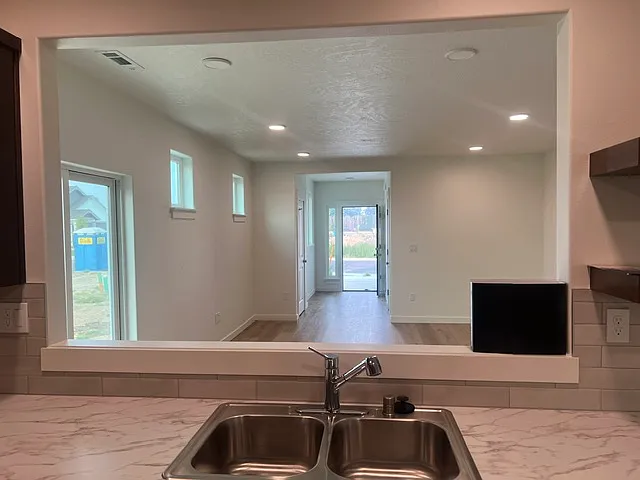 521 N Dauntless St — Photo 11