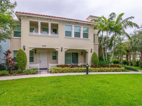 8289 Cascada Isles Dr, Hollywood, FL 33024