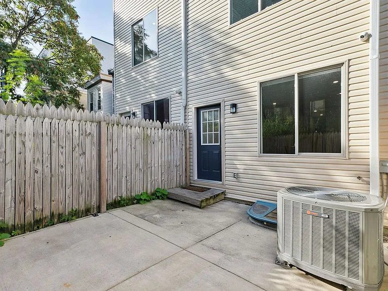 1845 E Huntingdon St — Photo 119