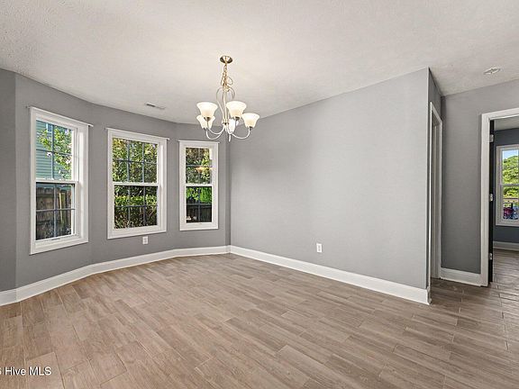 5th image of 596 Colonial Hills Drive