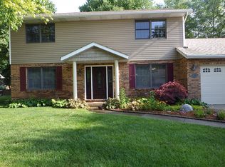 520 Crestwood Dr, Swansea, IL