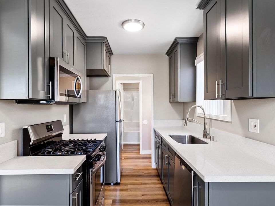 1st image of 2791 1/2 Glenwood Pl #2791-1/2